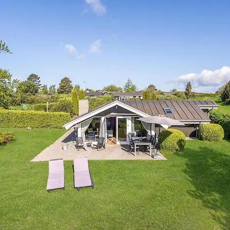 Three-bedroom In Fåborg