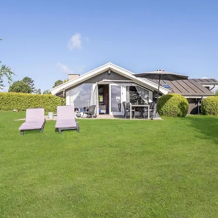 Three-bedroom In Fåborg