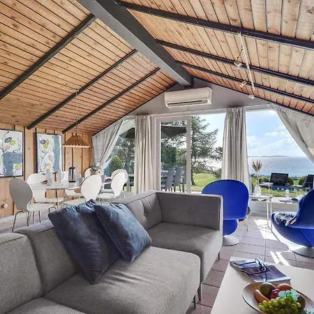 Three-bedroom In Сasa de vacaciones Fåborg