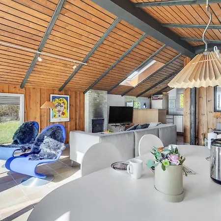 Three-bedroom In Сasa de vacaciones Fåborg