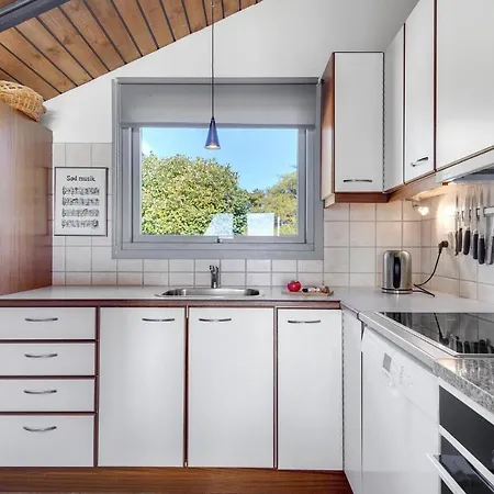 Three-bedroom In Сasa de vacaciones Fåborg